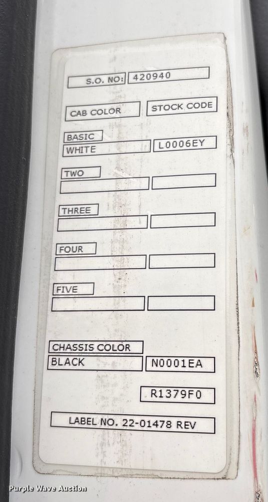 image for item EC8239 2017 Peterbilt 579 semi truck