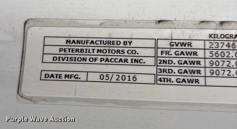 image for item EC8239 2017 Peterbilt 579 semi truck