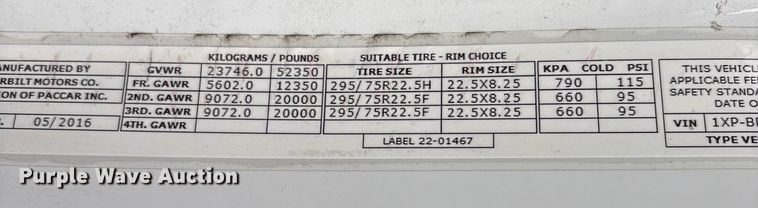 image for item EC8239 2017 Peterbilt 579 semi truck