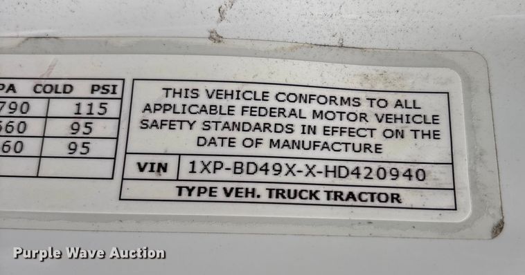 image for item EC8239 2017 Peterbilt 579 semi truck