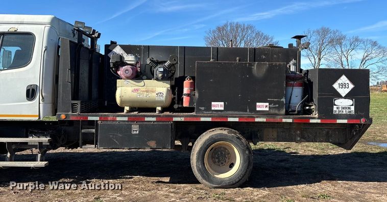 image for item ED2416 2006 Freightliner Business Class M2 fuel / lube truck