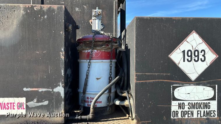 image for item ED2416 2006 Freightliner Business Class M2 fuel / lube truck