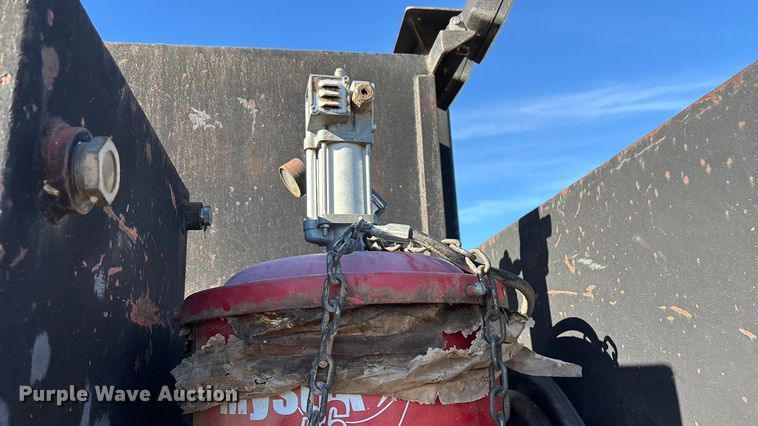 image for item ED2416 2006 Freightliner Business Class M2 fuel / lube truck