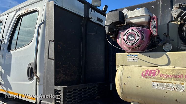 image for item ED2416 2006 Freightliner Business Class M2 fuel / lube truck