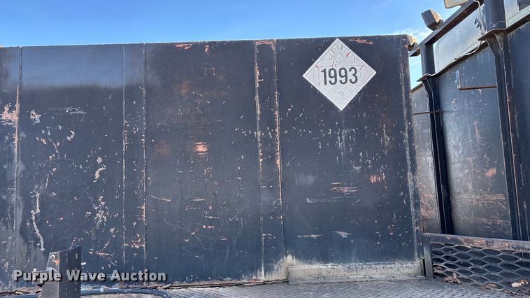 image for item ED2416 2006 Freightliner Business Class M2 fuel / lube truck