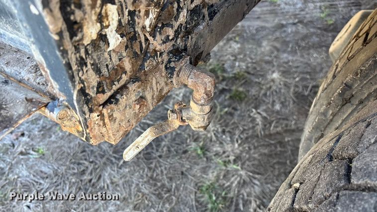 image for item ED2416 2006 Freightliner Business Class M2 fuel / lube truck