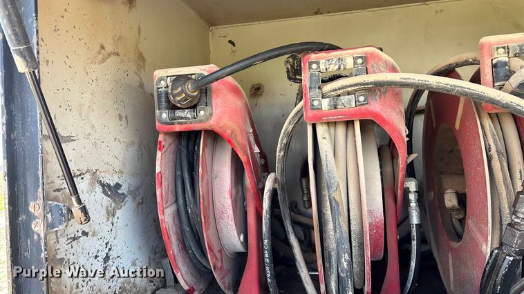 image for item ED2416 2006 Freightliner Business Class M2 fuel / lube truck