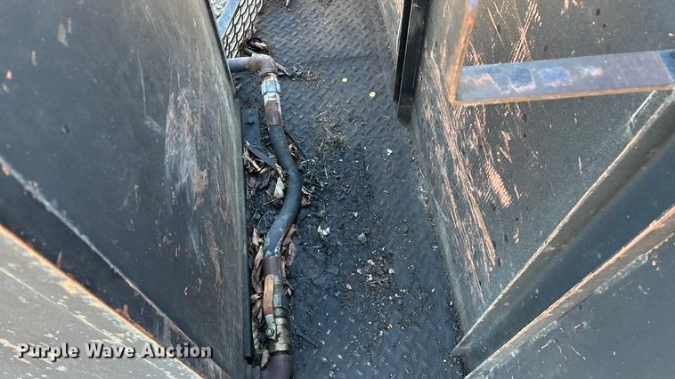 image for item ED2416 2006 Freightliner Business Class M2 fuel / lube truck