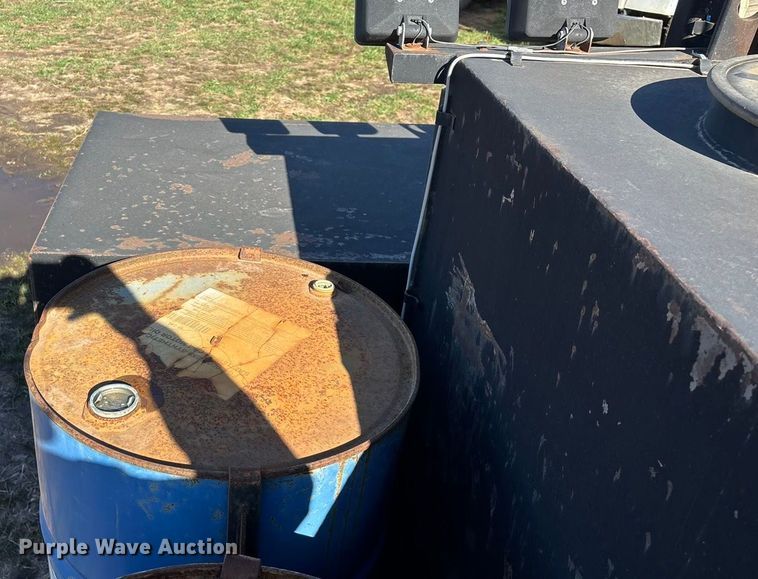 image for item ED2416 2006 Freightliner Business Class M2 fuel / lube truck