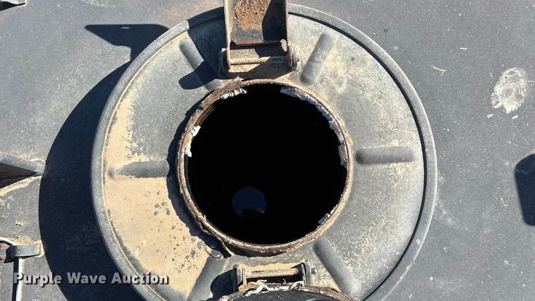 image for item ED2416 2006 Freightliner Business Class M2 fuel / lube truck