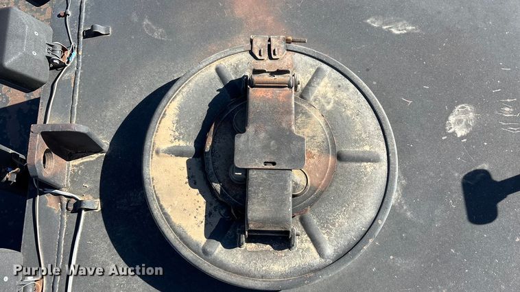 image for item ED2416 2006 Freightliner Business Class M2 fuel / lube truck