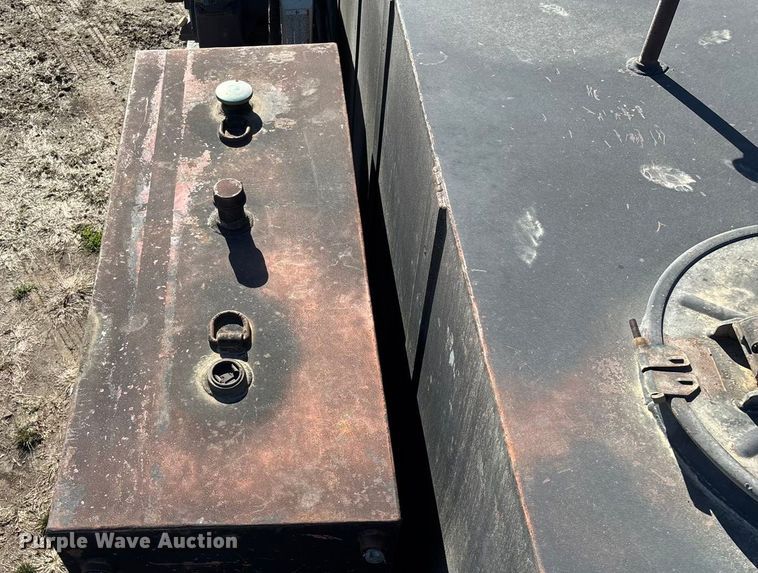 image for item ED2416 2006 Freightliner Business Class M2 fuel / lube truck