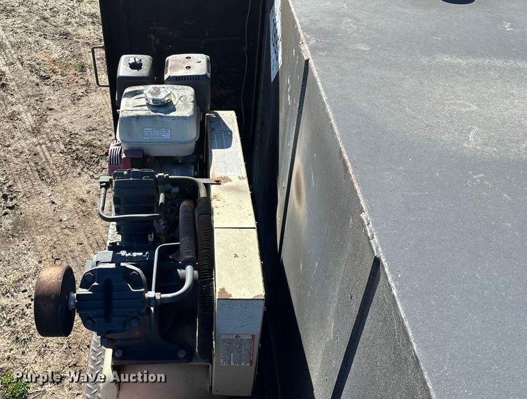 image for item ED2416 2006 Freightliner Business Class M2 fuel / lube truck