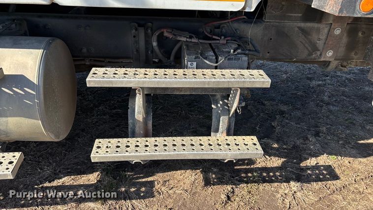 image for item ED2416 2006 Freightliner Business Class M2 fuel / lube truck