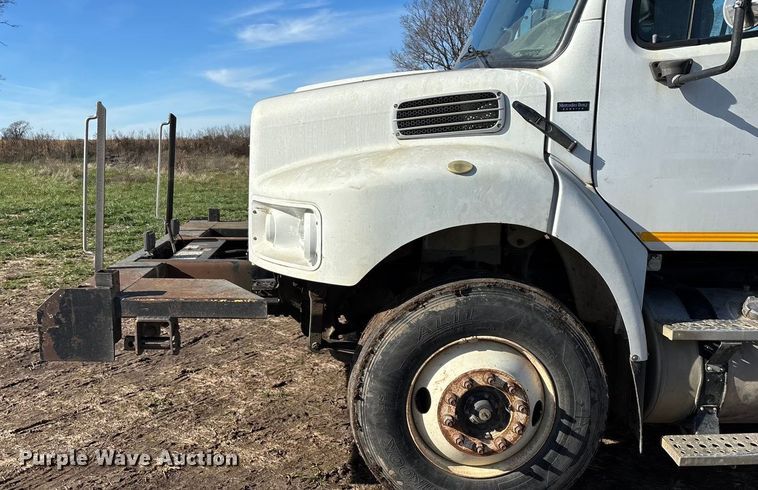 image for item ED2416 2006 Freightliner Business Class M2 fuel / lube truck