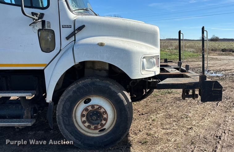 image for item ED2416 2006 Freightliner Business Class M2 fuel / lube truck