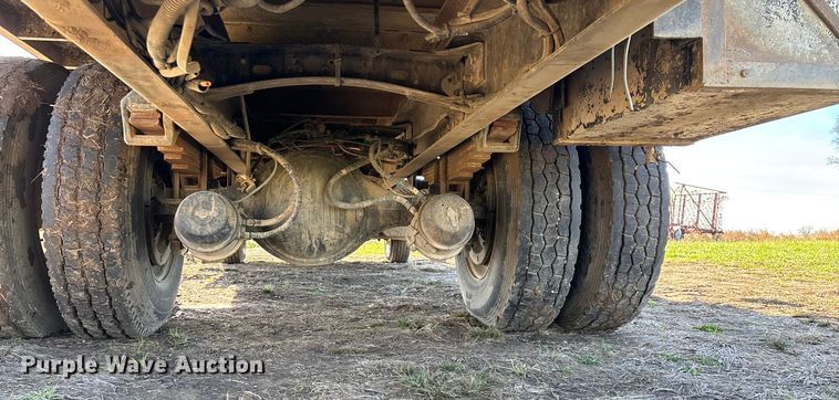 image for item ED2416 2006 Freightliner Business Class M2 fuel / lube truck