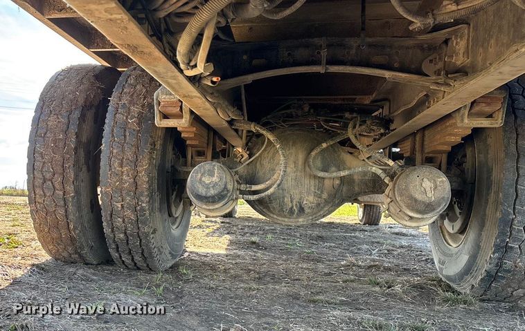 image for item ED2416 2006 Freightliner Business Class M2 fuel / lube truck