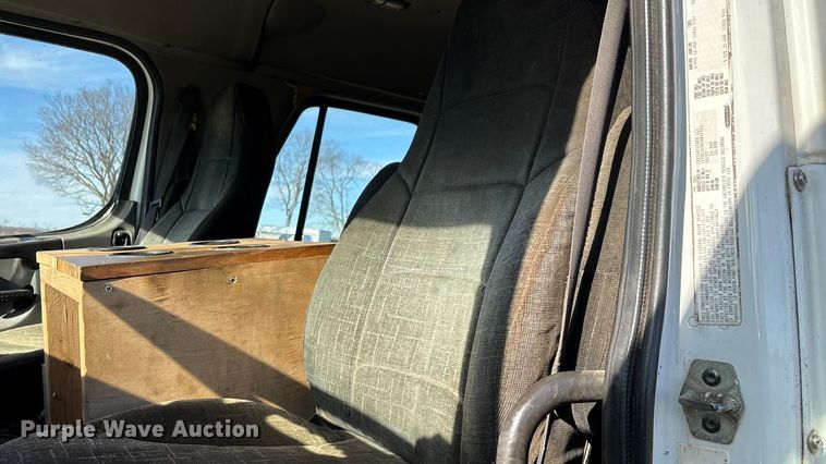 image for item ED2416 2006 Freightliner Business Class M2 fuel / lube truck