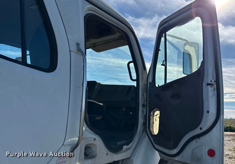 image for item ED2416 2006 Freightliner Business Class M2 fuel / lube truck