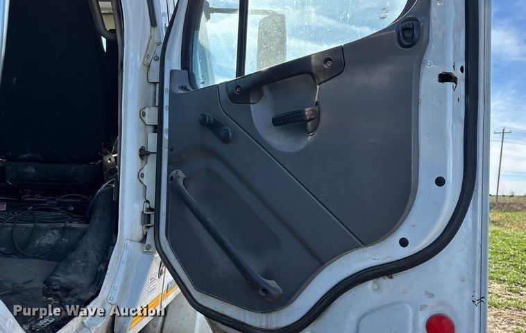 image for item ED2416 2006 Freightliner Business Class M2 fuel / lube truck