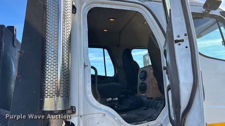 image for item ED2416 2006 Freightliner Business Class M2 fuel / lube truck