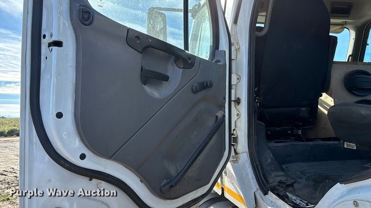 image for item ED2416 2006 Freightliner Business Class M2 fuel / lube truck