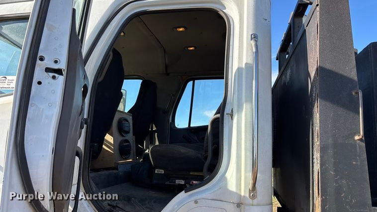 image for item ED2416 2006 Freightliner Business Class M2 fuel / lube truck