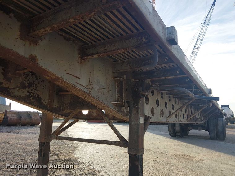 image for item EE1451 1980 Transcraft TL-13 flatbed trailer