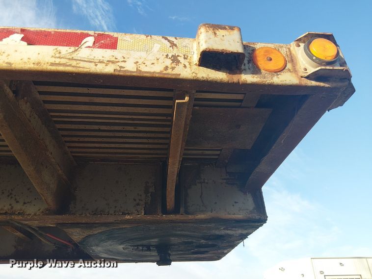 image for item EE1451 1980 Transcraft TL-13 flatbed trailer