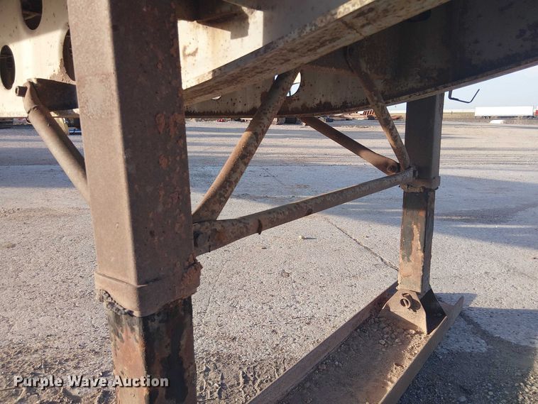 image for item EE1451 1980 Transcraft TL-13 flatbed trailer