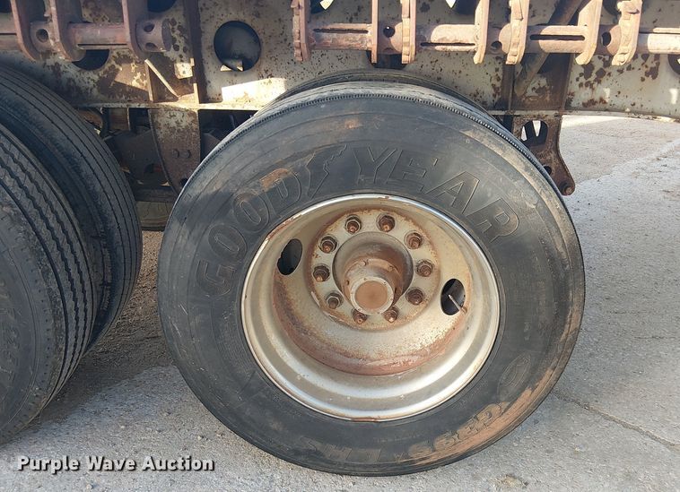 image for item EE1451 1980 Transcraft TL-13 flatbed trailer