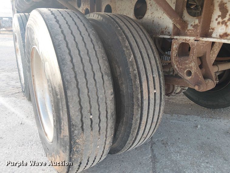 image for item EE1451 1980 Transcraft TL-13 flatbed trailer