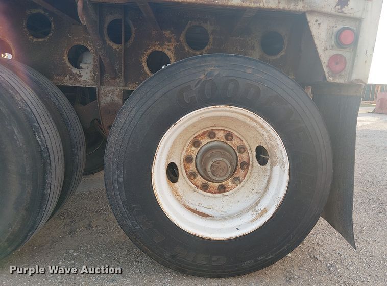 image for item EE1451 1980 Transcraft TL-13 flatbed trailer