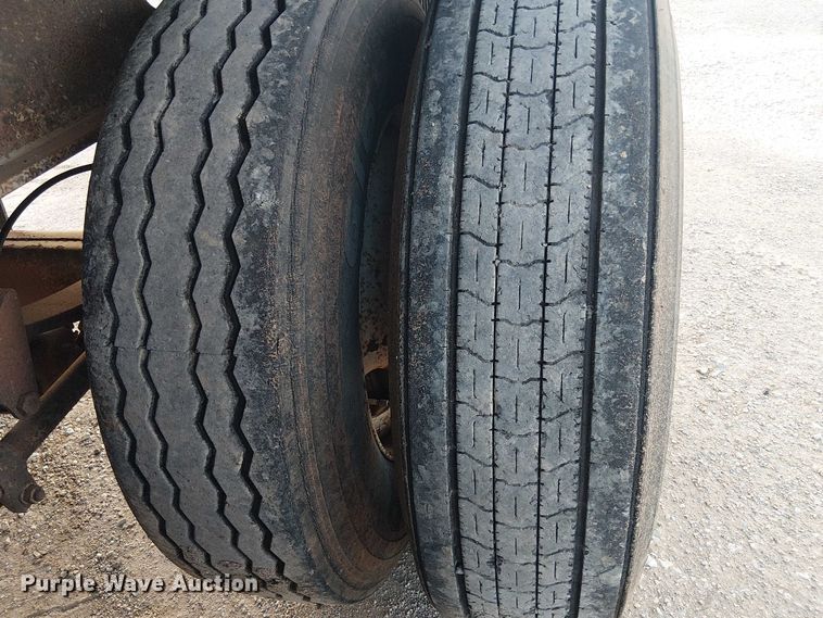 image for item EE1451 1980 Transcraft TL-13 flatbed trailer