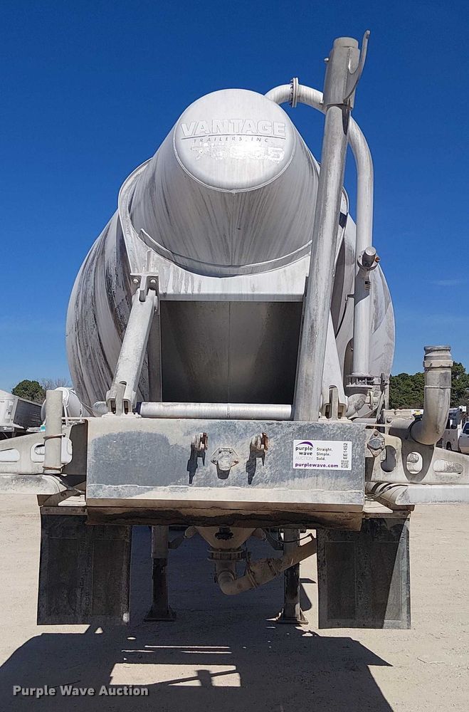 image for item EE1452 2014 Vantage Trailer pneumatic dry bulk trailer