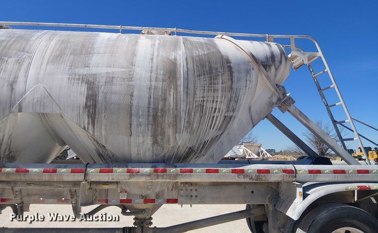 image for item EE1452 2014 Vantage Trailer pneumatic dry bulk trailer