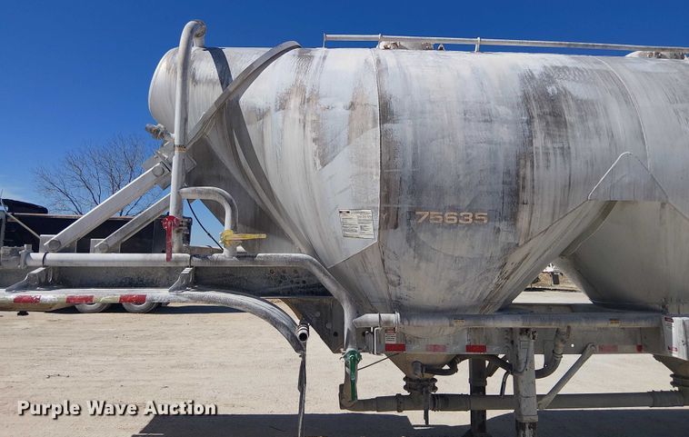 image for item EE1452 2014 Vantage Trailer pneumatic dry bulk trailer