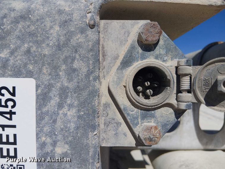 image for item EE1452 2014 Vantage Trailer pneumatic dry bulk trailer