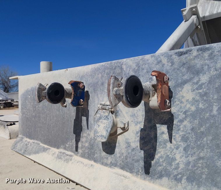 image for item EE1452 2014 Vantage Trailer pneumatic dry bulk trailer