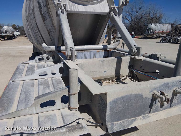 image for item EE1452 2014 Vantage Trailer pneumatic dry bulk trailer