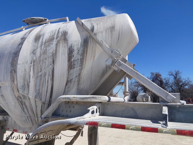 image for item EE1452 2014 Vantage Trailer pneumatic dry bulk trailer