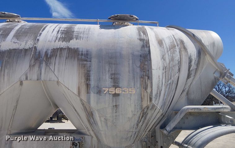 image for item EE1452 2014 Vantage Trailer pneumatic dry bulk trailer