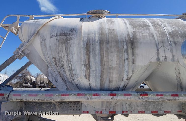 image for item EE1452 2014 Vantage Trailer pneumatic dry bulk trailer