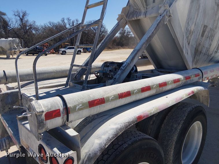 image for item EE1452 2014 Vantage Trailer pneumatic dry bulk trailer