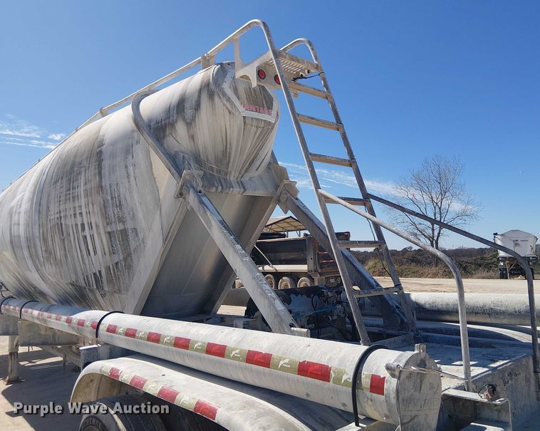 image for item EE1452 2014 Vantage Trailer pneumatic dry bulk trailer