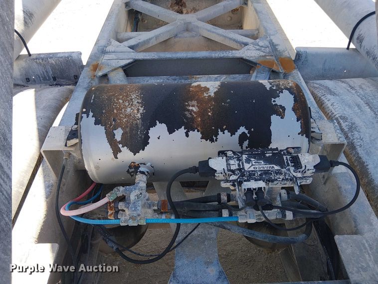 image for item EE1452 2014 Vantage Trailer pneumatic dry bulk trailer