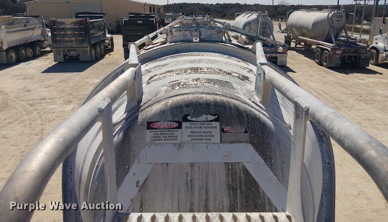 image for item EE1452 2014 Vantage Trailer pneumatic dry bulk trailer