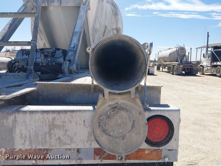 image for item EE1452 2014 Vantage Trailer pneumatic dry bulk trailer