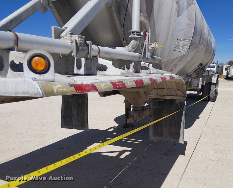 image for item EE1452 2014 Vantage Trailer pneumatic dry bulk trailer